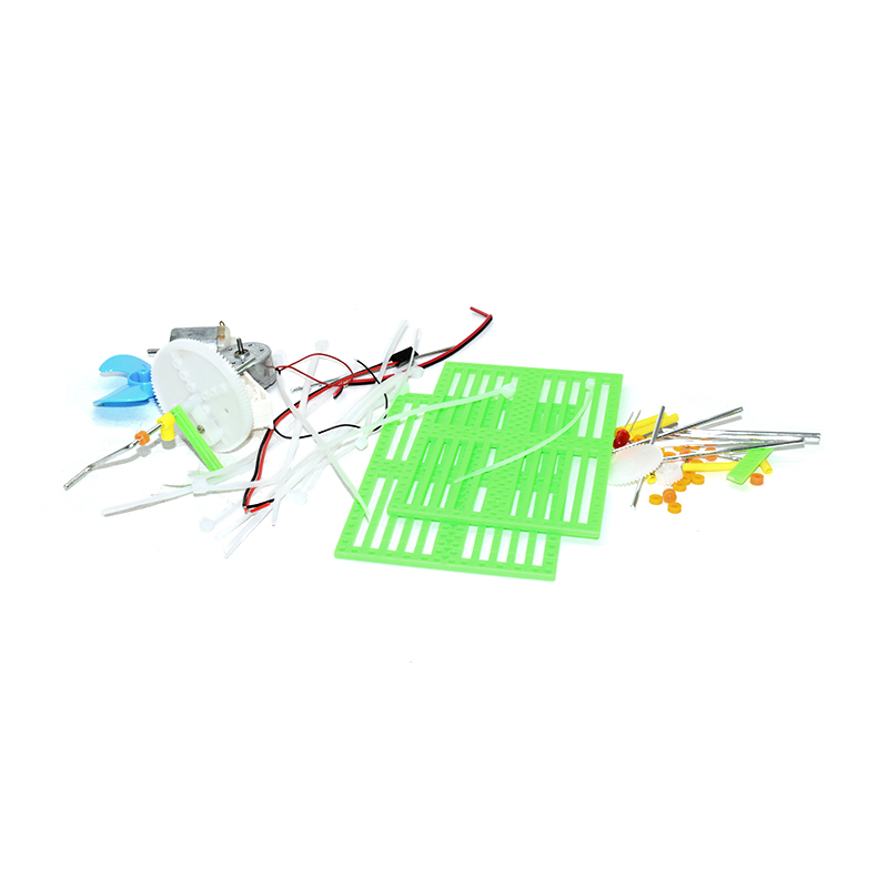 DIY Hand-cranked Generator With Fan